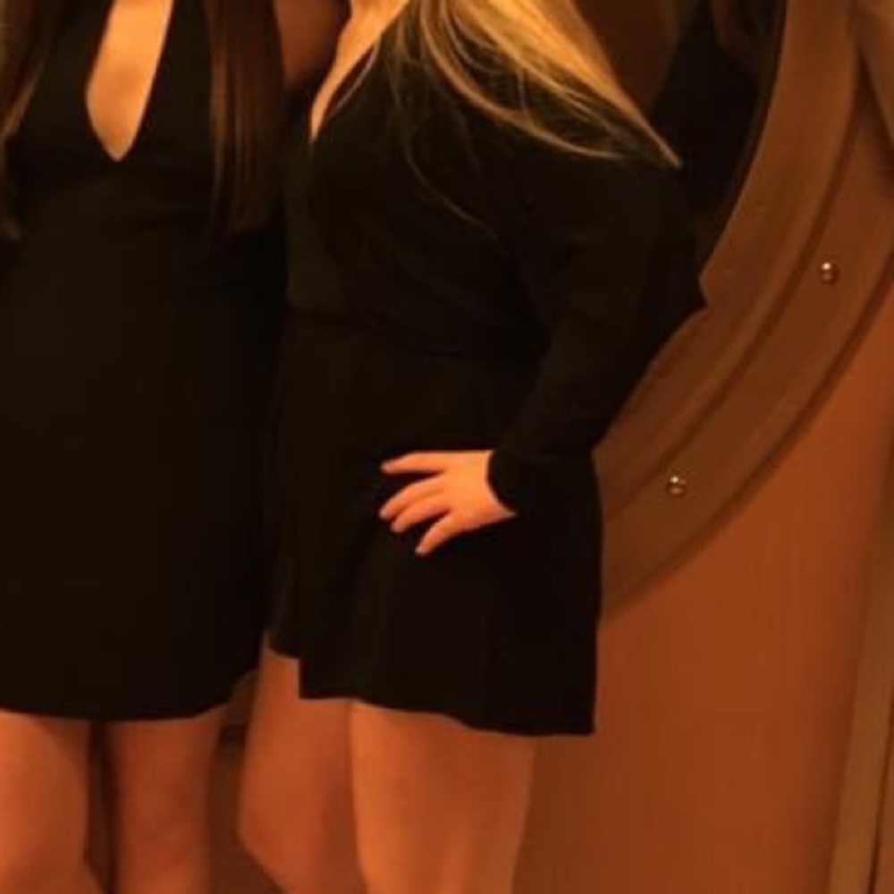 Express Deep V Romper - Picture 3 of 3